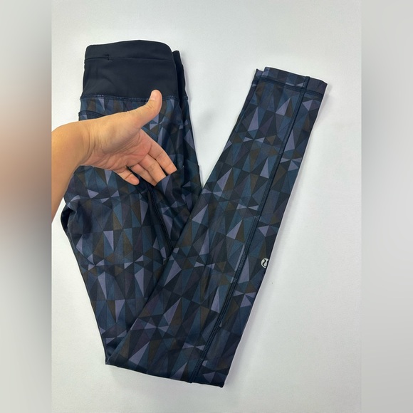 Lululemon full length leggings size 4 geometric print with pockets - Picture 9 of 9